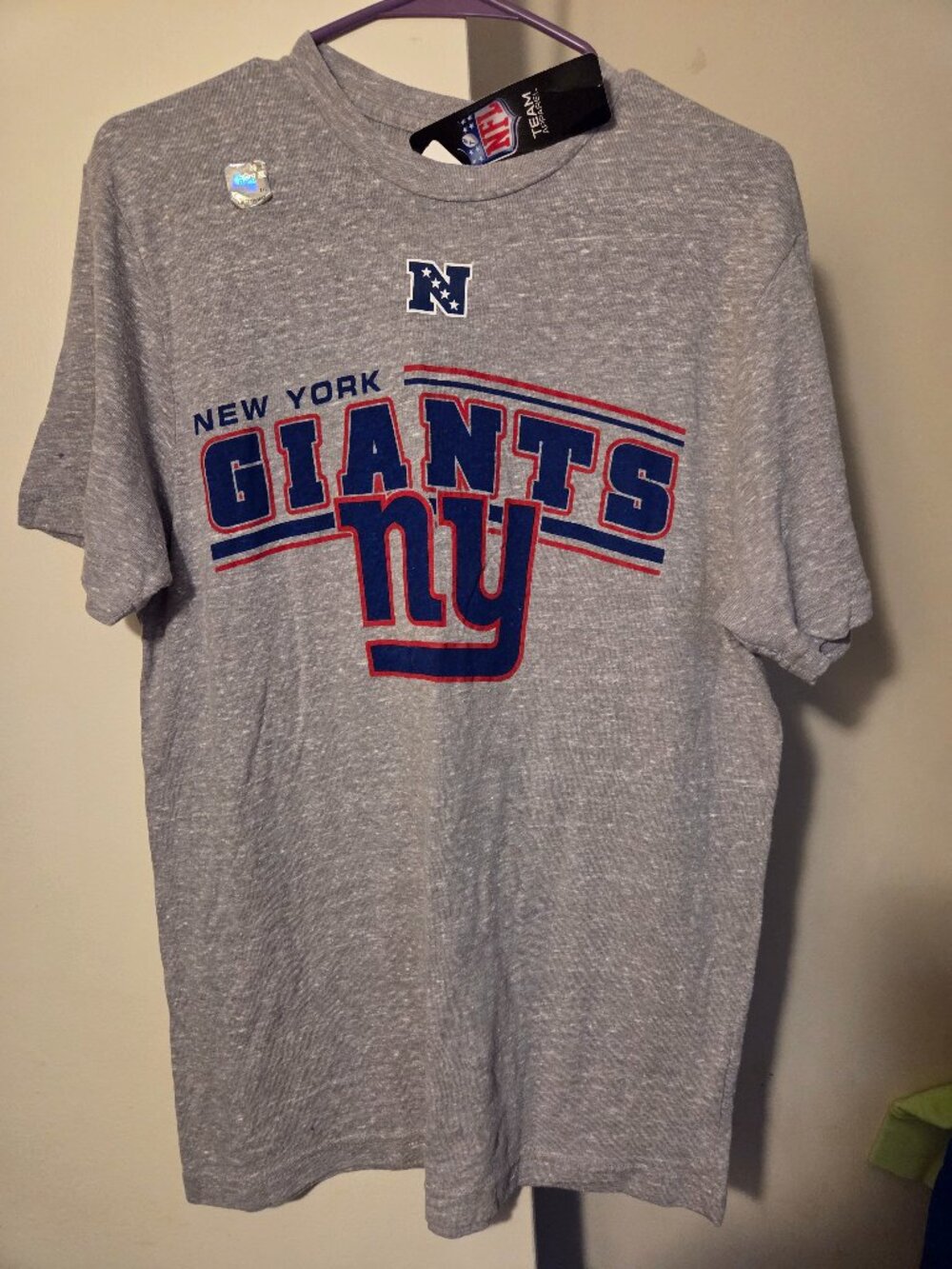 Mens NY Giants shirt size medium